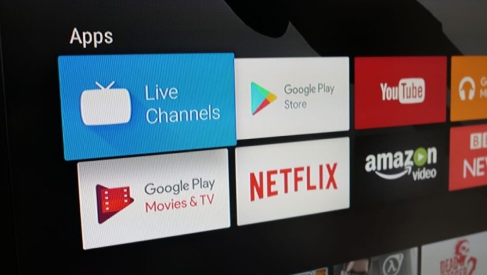 Ilustración de una TV Box con iconos de canales de televisión