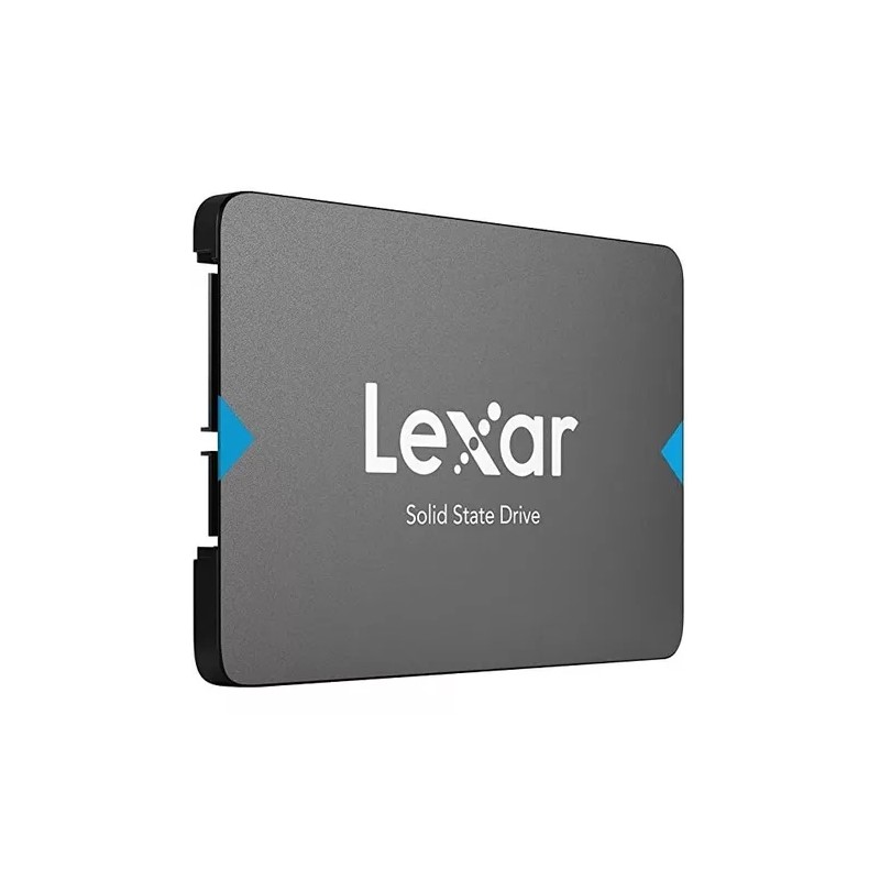 Lexar SSD NQ100 480GB en un entorno de tecnología avanzada.